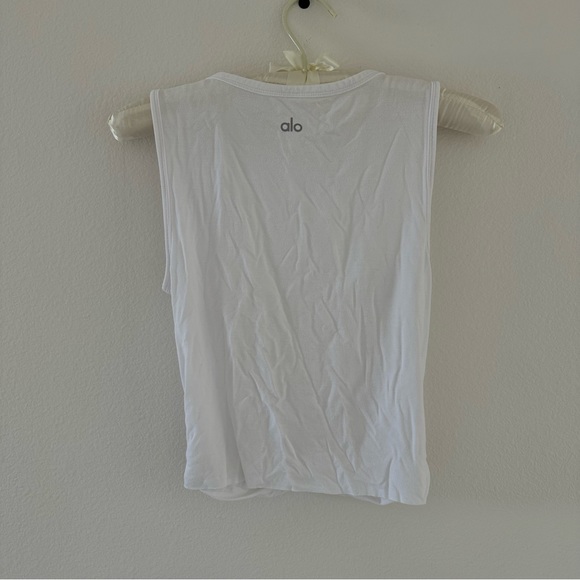 ALO Yoga white cropped top size xs - Picture 3 of 6